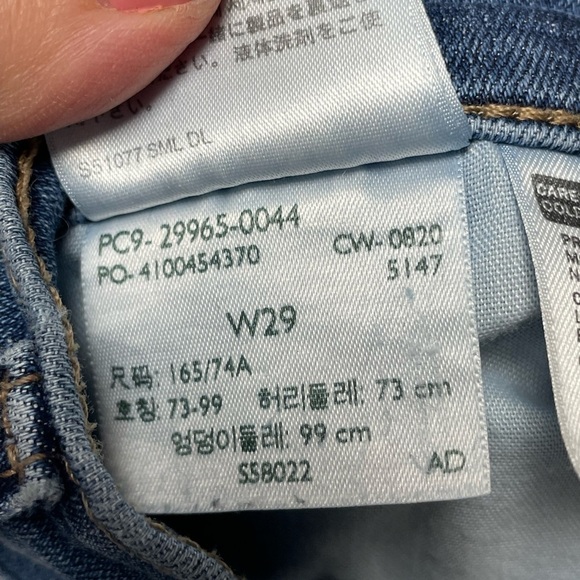 levi's Mid Length Rolled Cuff Denim Shorts, 5 Pocket, Medium Wash, 29 - Picture 5 of 8